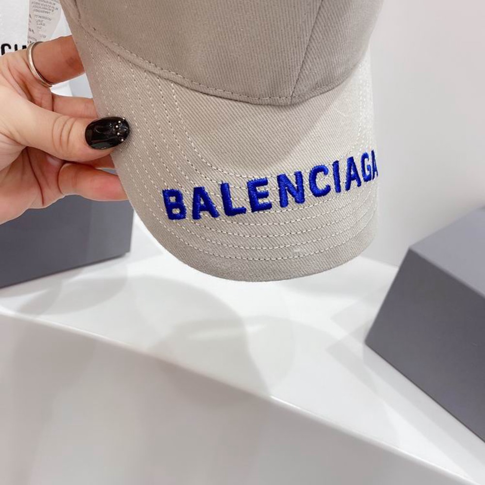 Ba*len*cia*ga hat